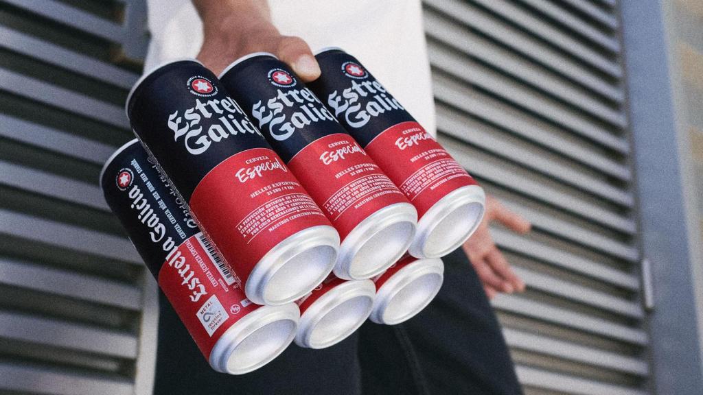 Estrella Galicia presenta el embalaje que no existe para sus latas de cerveza.