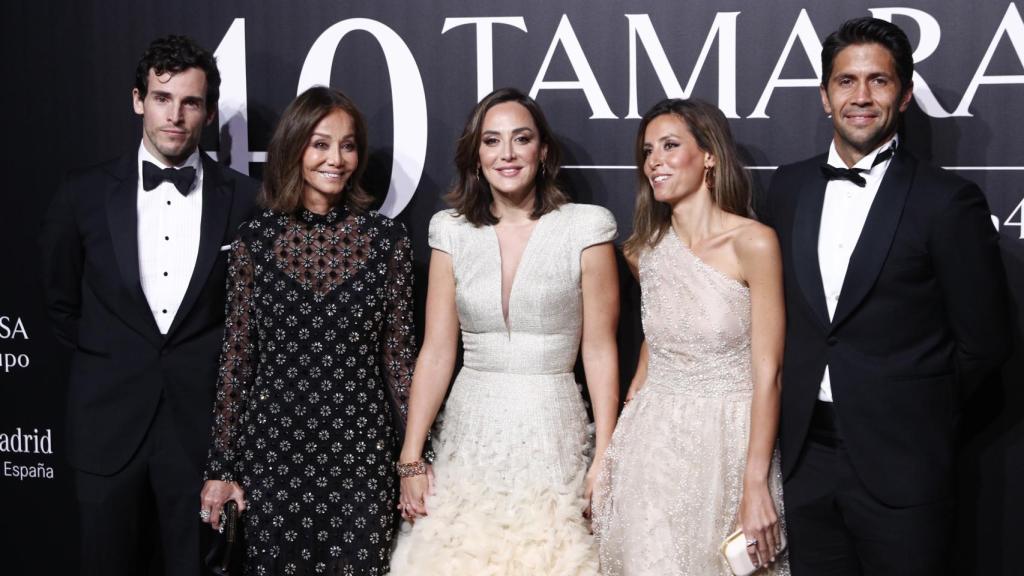 Tamara Falcó junto su familia e Íñigo Onieva en la celebración de su 40 cumpleaños.