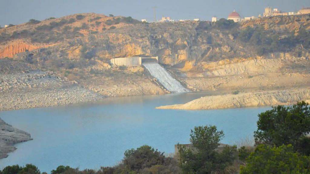 Llegada del agua al embalse de Crevillent.