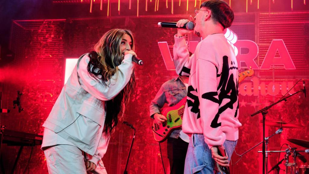 La artista también cantó junto a la banda Cupido.