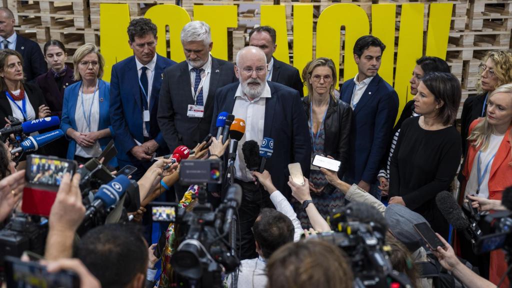 Frans Timmermans, vicepresidente de la Comisión Europea, durante su charla con la prensa el 19 de noviembre en la COP27 de Egipto.
