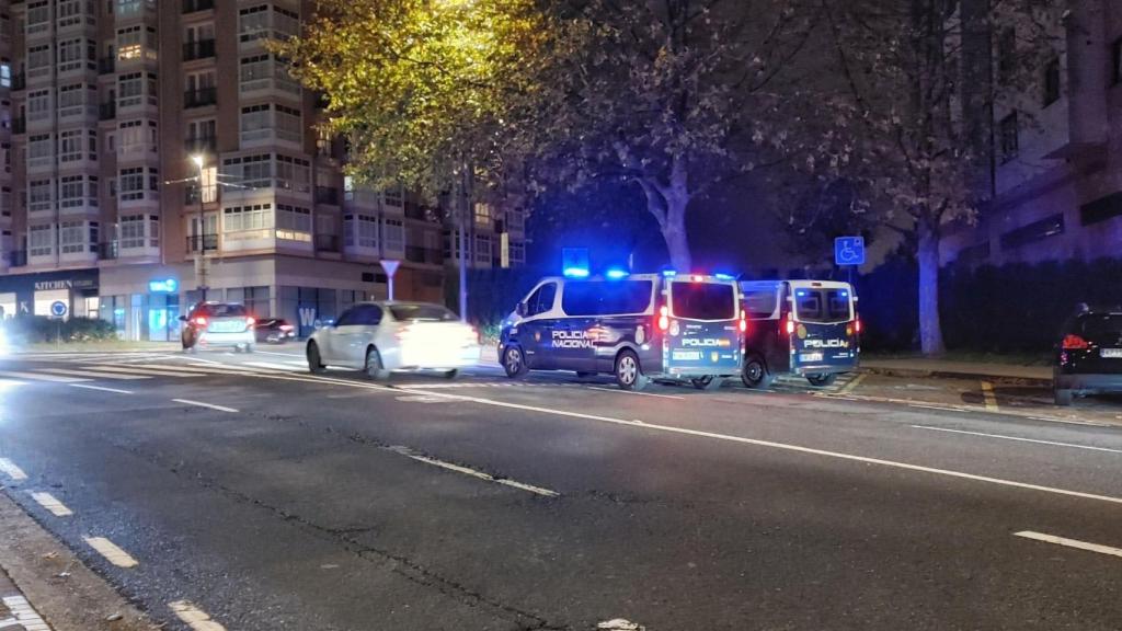 Dispositivo policial en el barrio de Novo Mesoiro de A Coruña.