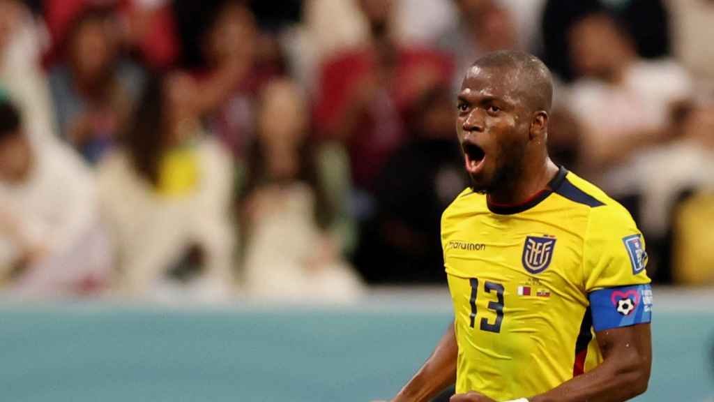Enner Valencia celebra uno de sus dos goles ante Qatar en el partido inaugural del Mundial