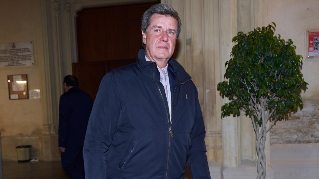 Cayetano Martínez de Irujo a su llegada a la misa en memoria de su madre, la duquesa de Alba.