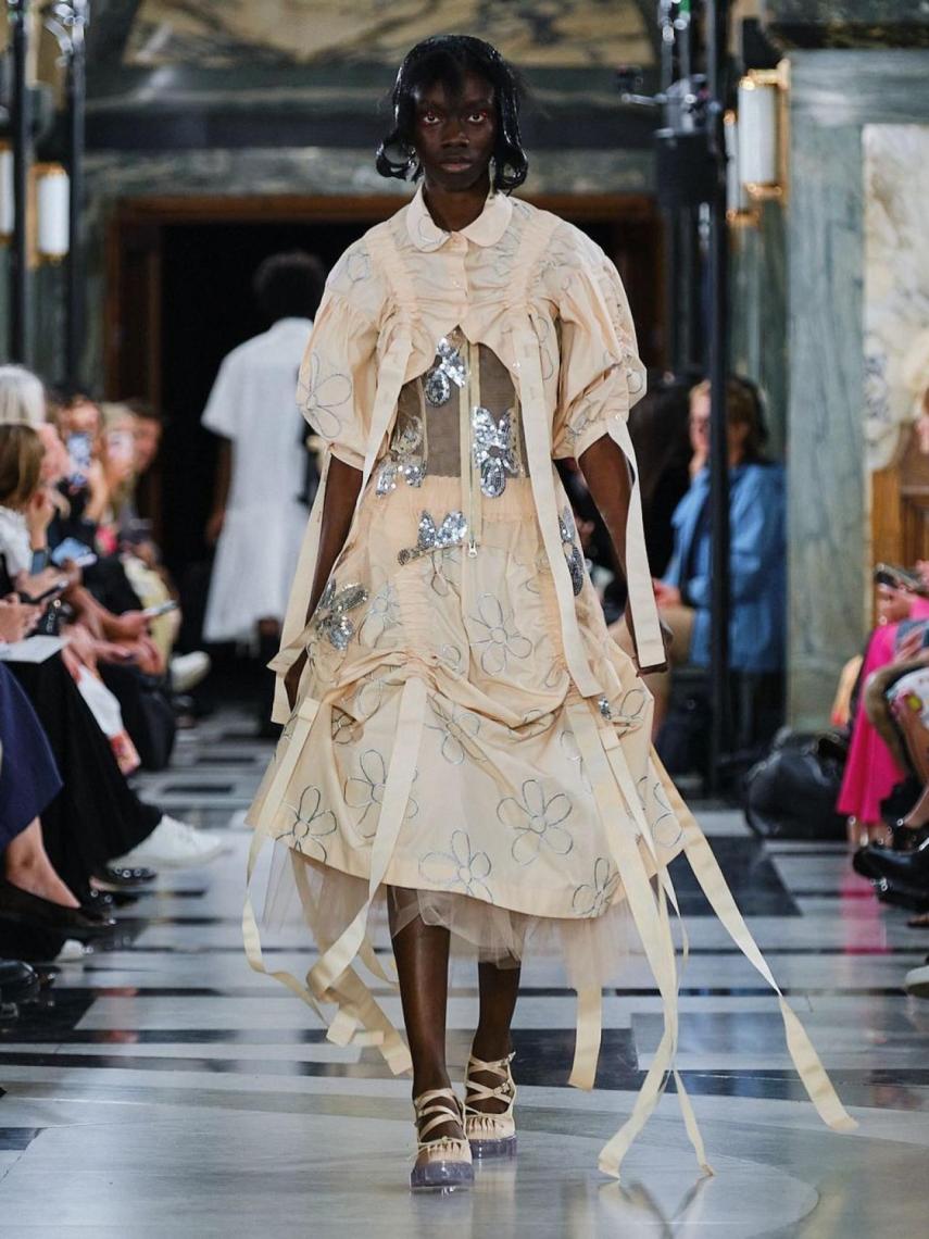 Desfile primavera/verano 2023 de Simone Rocha.