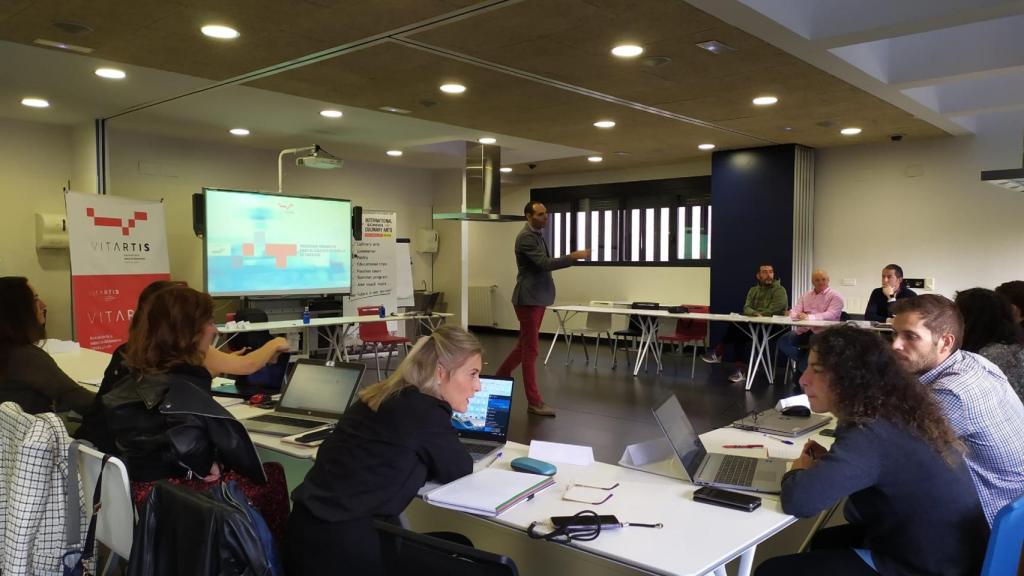 Una de las reuniones de Vitartis con empresarios de industrias agroalimentarias