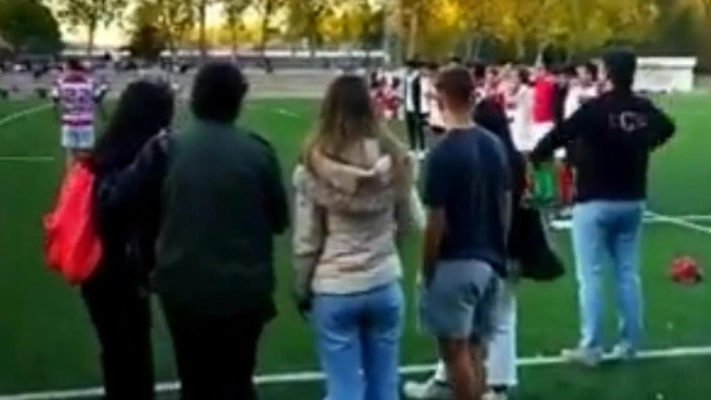 Captura del vídeo donde se escuchan los cánticos machistas de un partido de rugby