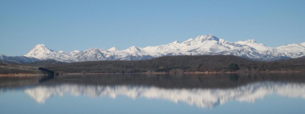 El embalse de Aguilar es lugar ideal para el ocio y para la práctica de deportes náuticos.