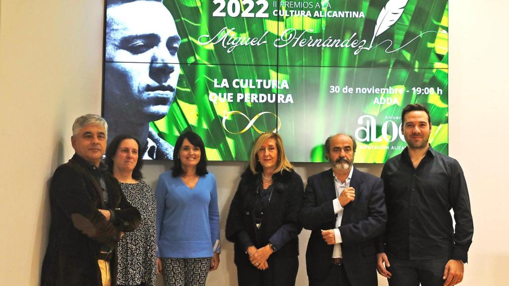 El jurado, presidido por Julia Parra, en la presentación ante los medios de los seleccionados.