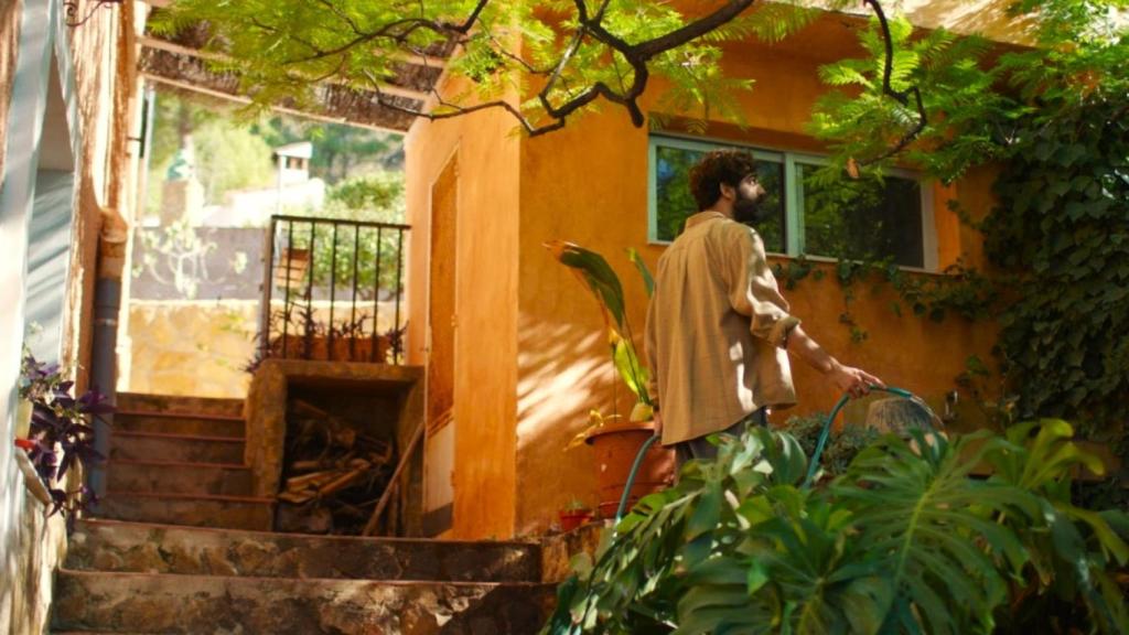 David Verdaguer recrea la portada de 'La casa', el cómic de Paco Roca que dirige Álex Montoya.