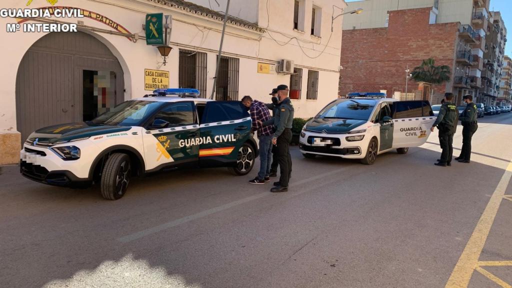 Uno de los detenidos en la operación