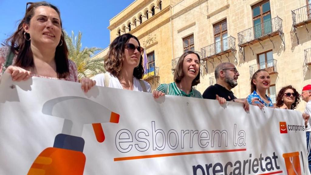 Marian Campello, a la izquierda, junto con la vicepresidenta del Consell, Aitana Mas, Esther Díez y Mireia Mollà en la manifestación del pasado Primero de Mayo.