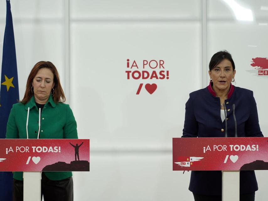 La portavoz de Hacienda del PSCyL, Rosa Rubio, y la secretaria de organización, Ana Sánchez, durante la rueda de prensa de este lunes.