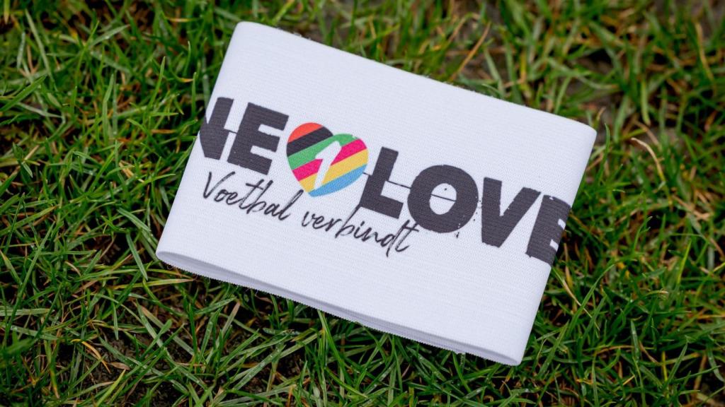 Brazalete arcoíris de la selección de Países Bajos