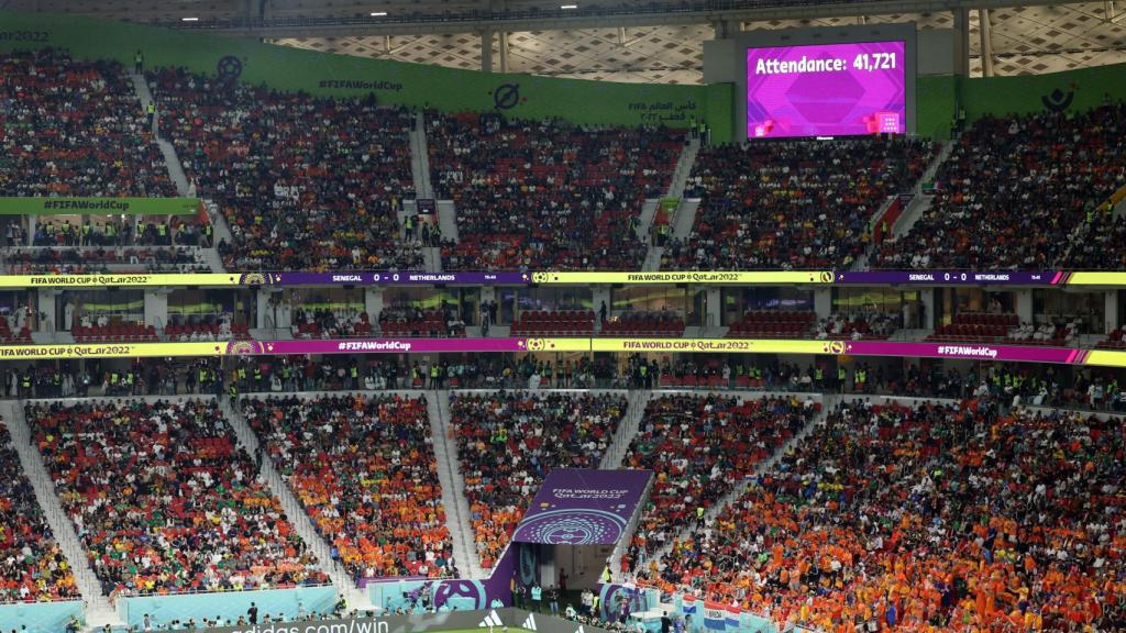 Panorámica del estadio Al Thumama con el dato oficial de asistencia.