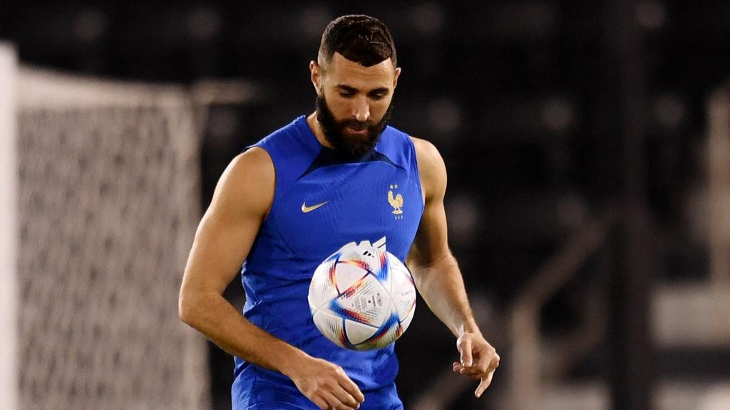 Benzema, entrenando con Francia en Qatar