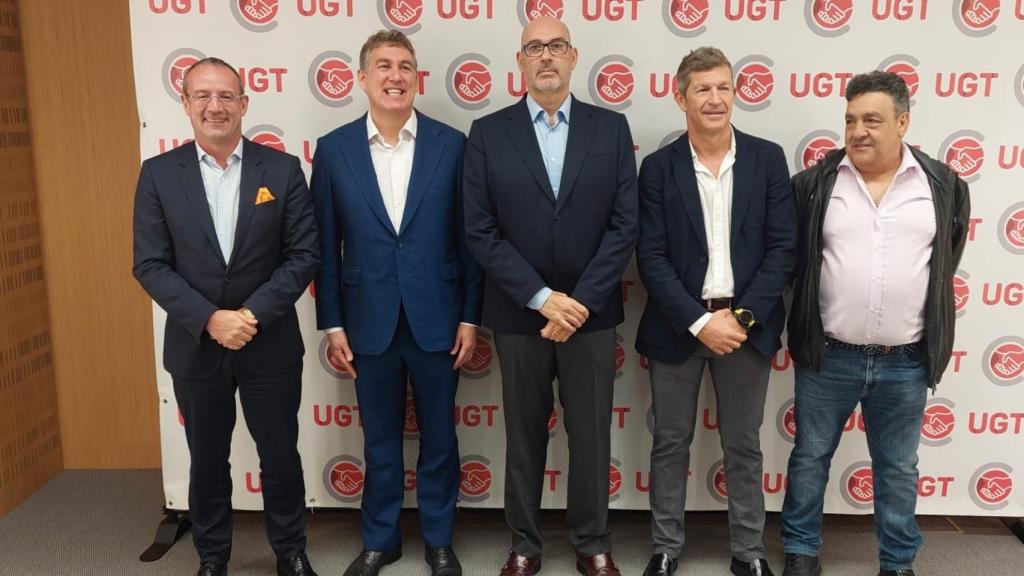 El consejero delegado de Orange España, Jean-François Fallacher, su homólogo en Vodafone España, Colman Deegan, el presidente de Telefónica España, Emilio Gayo, el secretario general de UGT Comunicaciones, Alfredo Mesa, y el de FeSMC-UGT.