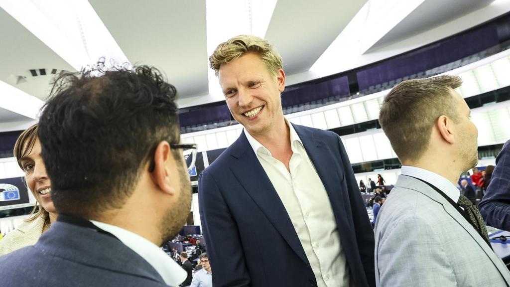 Jan Huitema celebrando una de las últimas votaciones en el Parlamento Europeo.
