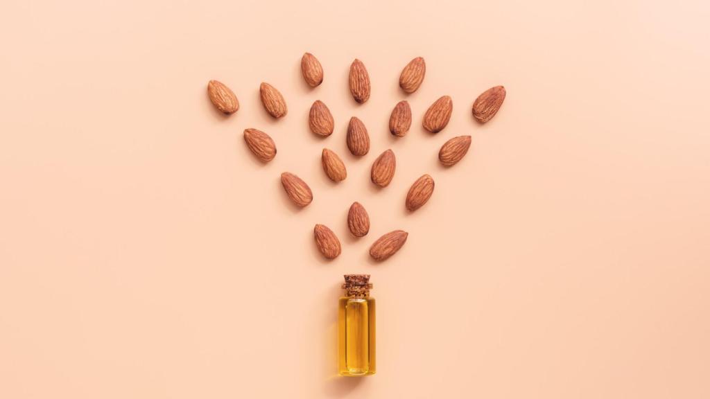 Las almendras no solo matan el gusanillo: su increíble poder en cosmética.