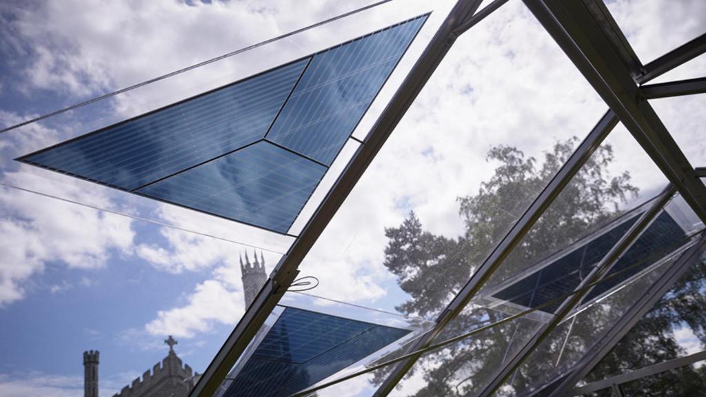 La película solar en unas ventanas.