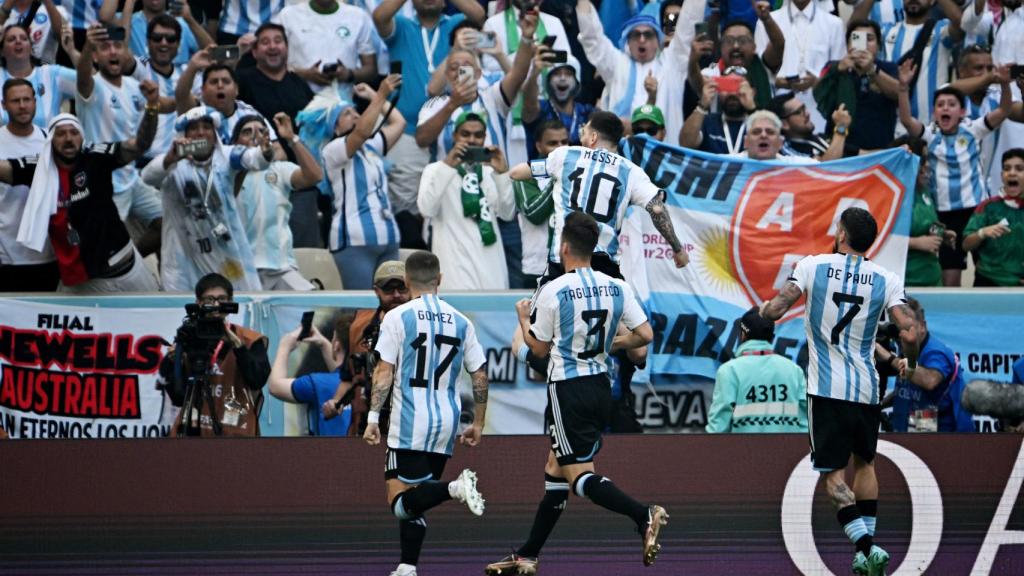 Leo Messi marca de penalti a Arabia Saudí