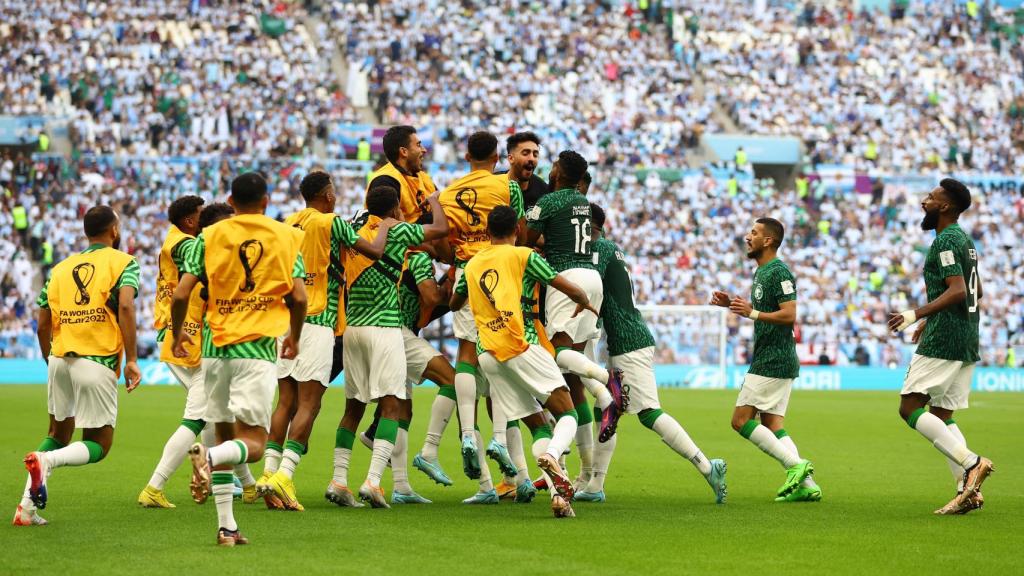 Arabia Saudí celebra su segundo gol a Argentina