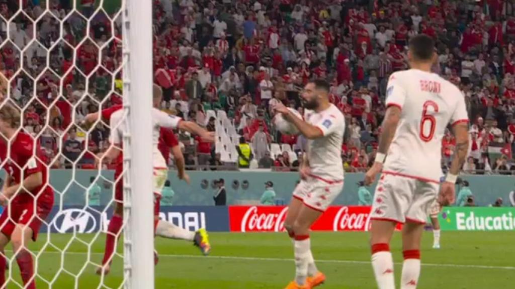 Mano de Túnez no pitada pese a la revisión del árbitro en el VAR