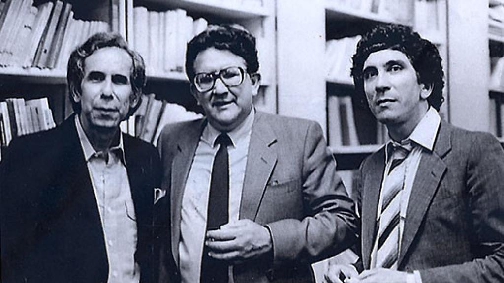 Pedro Yanes, último propietario de la librería Las Américas, y los escritores cubanos Heberto Padilla y Reinaldo Arenas, en la presentación del libro de Armas Marcelo.