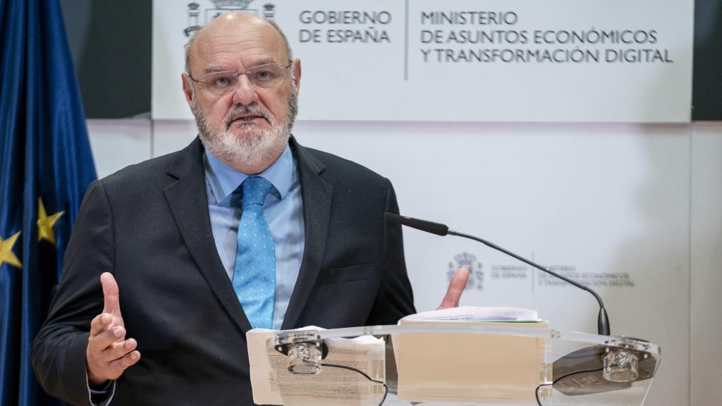 El director general de CECA, José María Méndez, en una rueda de prensa.