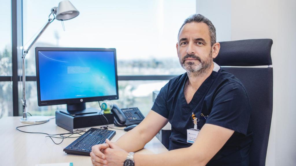 El doctor Gómez Pascual del hospital Quirón de Málaga.