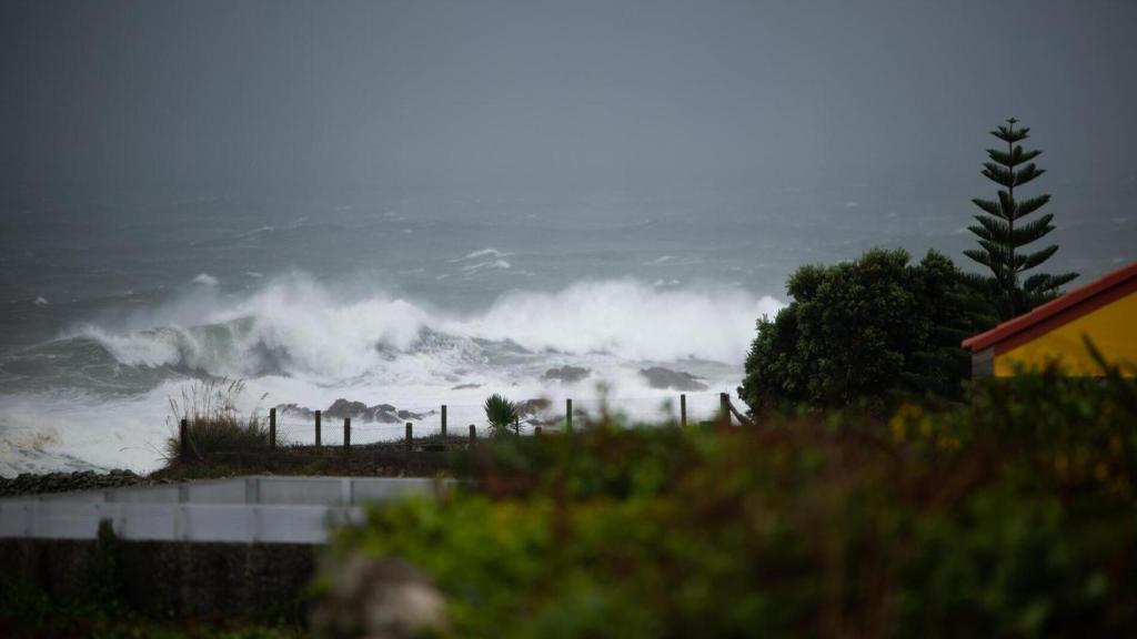 Fuerte oleaje en la zona de Santa Maria de Oia – Gustavo de la Paz