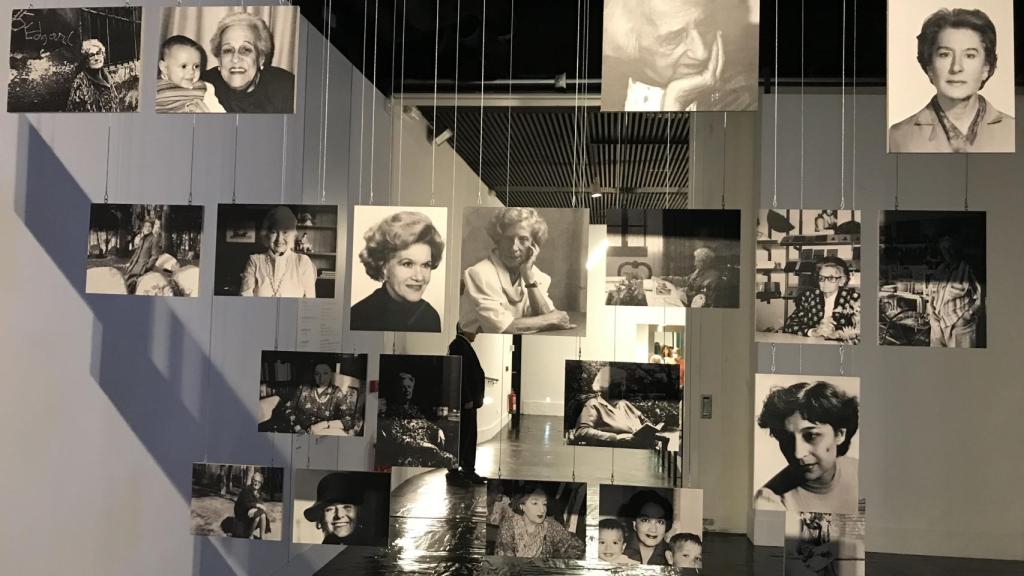 Otra sala del recorrido por la memoria que hace la exposición 'Las Sinsombrero'.