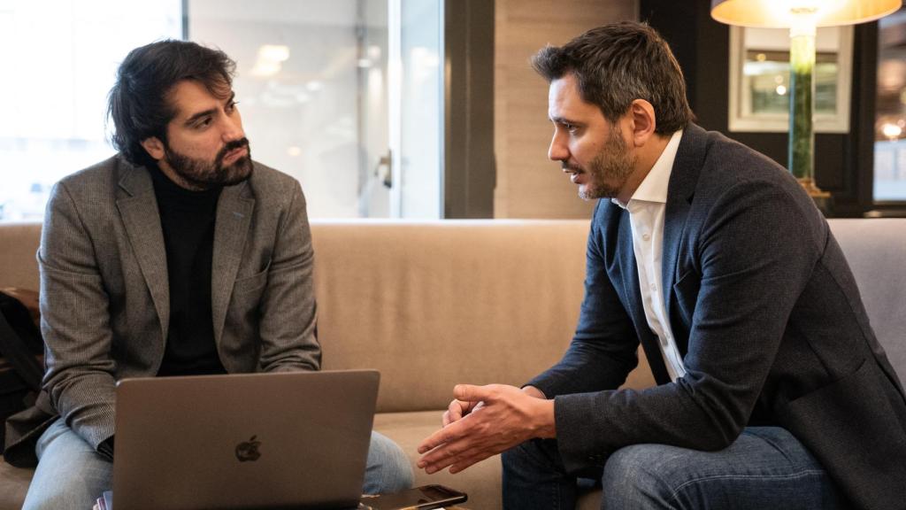 Un momento de la entrevista celebrada en el hotel Meliá Castilla.