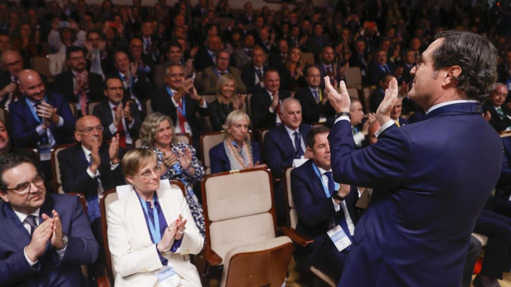 Virginia Guinda y Antonio Garamendi, al terminar el recuento de votso en las eleccciones de la CEOE.