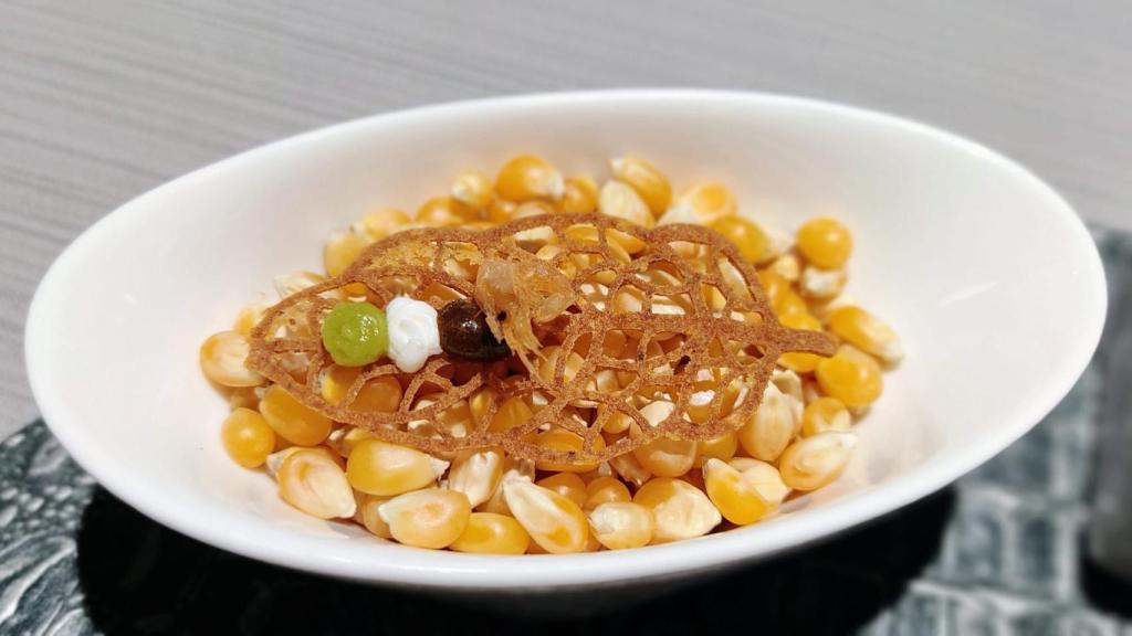 Maiz con aguacate y mole, uno de los platos de Alquimia