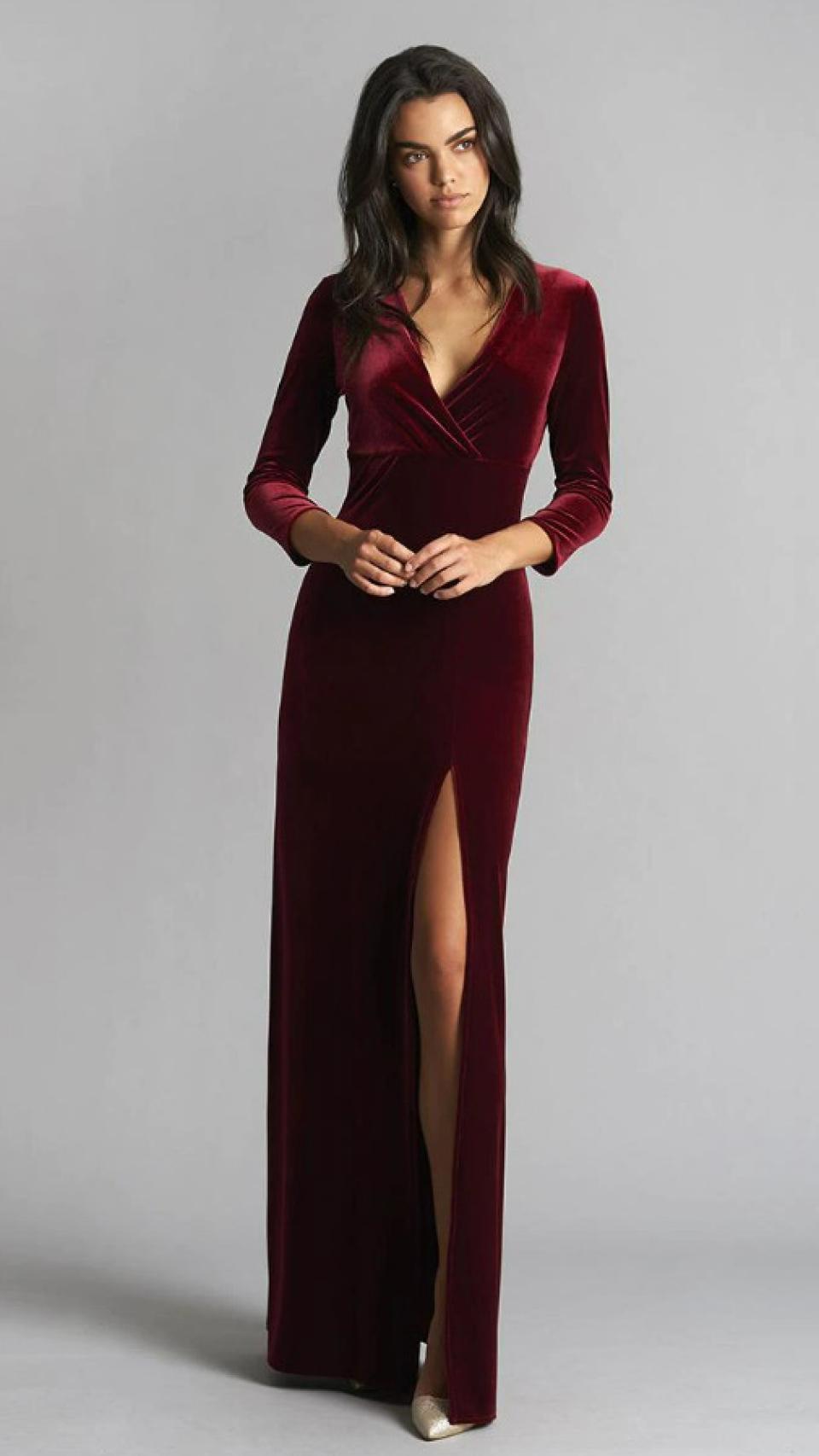 Una mujer vestida de El Corte Inglés.