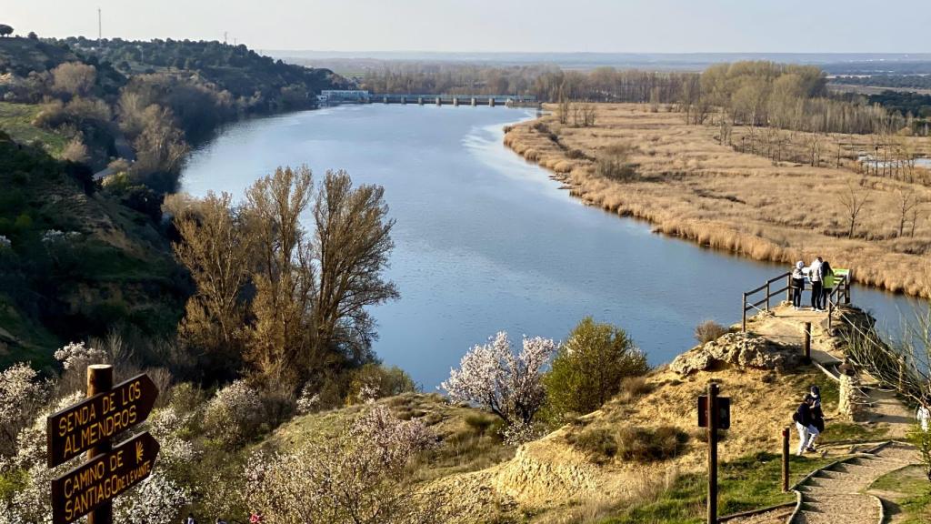 Vista de la presa desde el mirador de La Muela