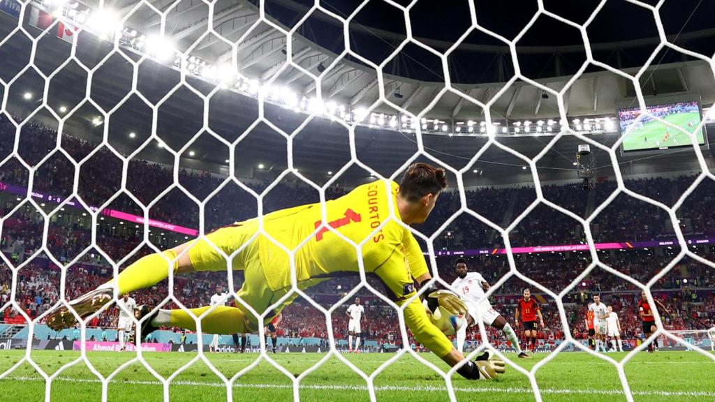 Courtois detiene el penalti en el Bélgica - Canadá