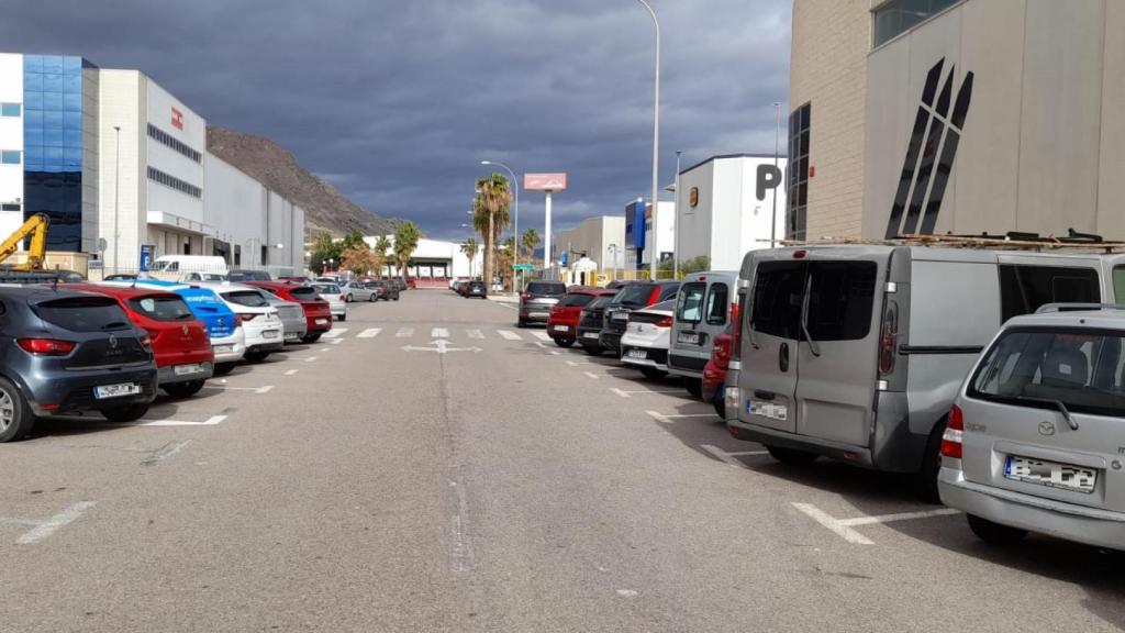 El polígono alicantino de Las Atalayas tiene problemas de aparcamiento.