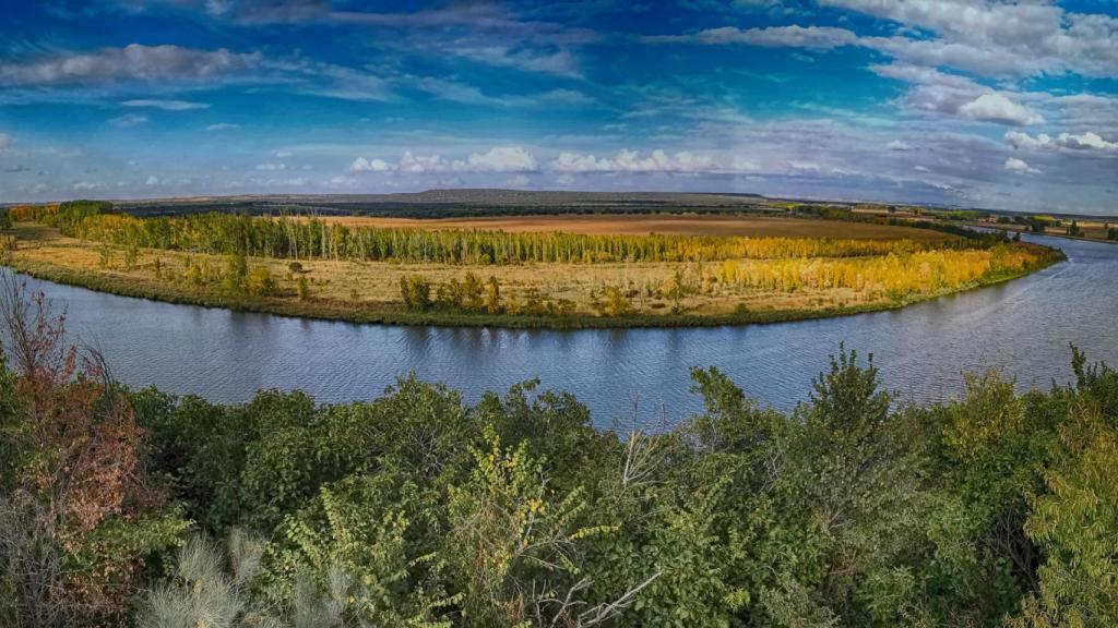 Vista del impresionante meandro que forma el Duero desde el Parque de la Muela