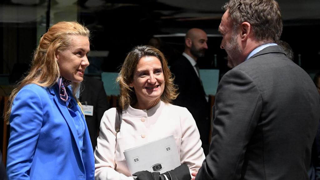 La vicepresidenta Teresa Ribera y la comisaria Kadri Simson durante la anterior reunión de ministros de Energía de la UE