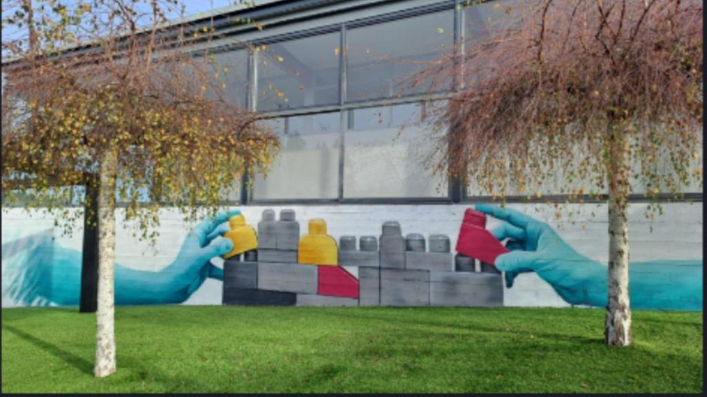 Mural de Mon Devane en el Centro de Recursos de la Asociación Amarai