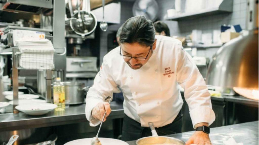 El chef Adrián Quetglas en su restaurante.