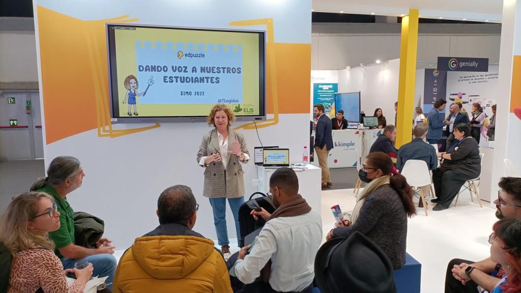 Charla de la docente de El Limonar en la feria de Madrid.