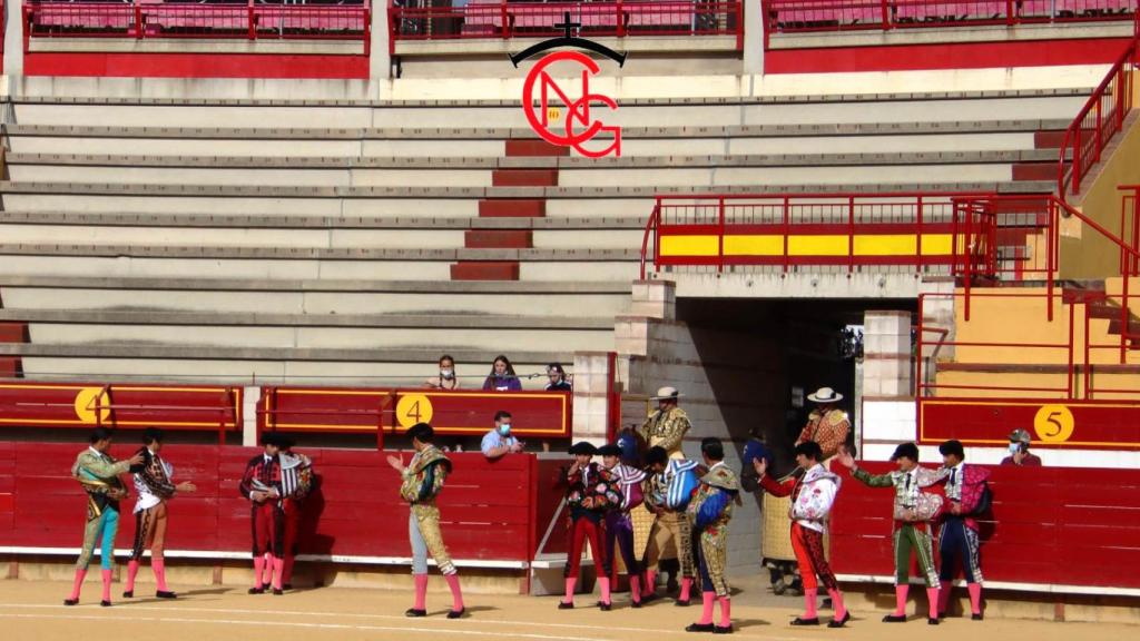 Paseíllo en la plaza de toros de Laguna de Duero