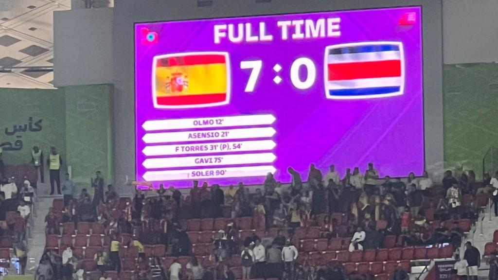 Marcador del Estadio Al Thumama de Qatar con el 7-0 de España a Costa Rica en el Mundial 2022