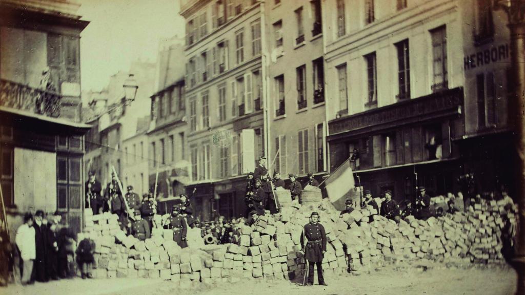 Fotógrafo desconocido: 'Barricada de la Rue de la Roquette, Plaza de la Bastilla', 1871. Musée Carnavalet