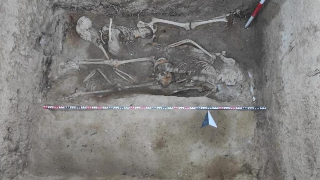 Restos hallados en la fosa 20 del Cementerio de Alicante.