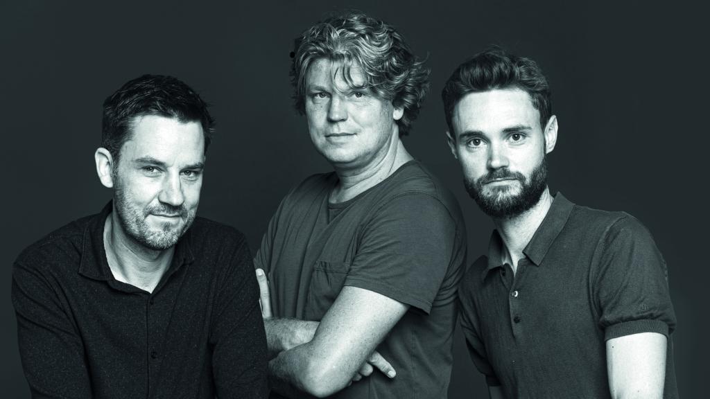 Los periodistas holandeses Bronzwaer, Rengers y Kooiman, autores de la investigación.