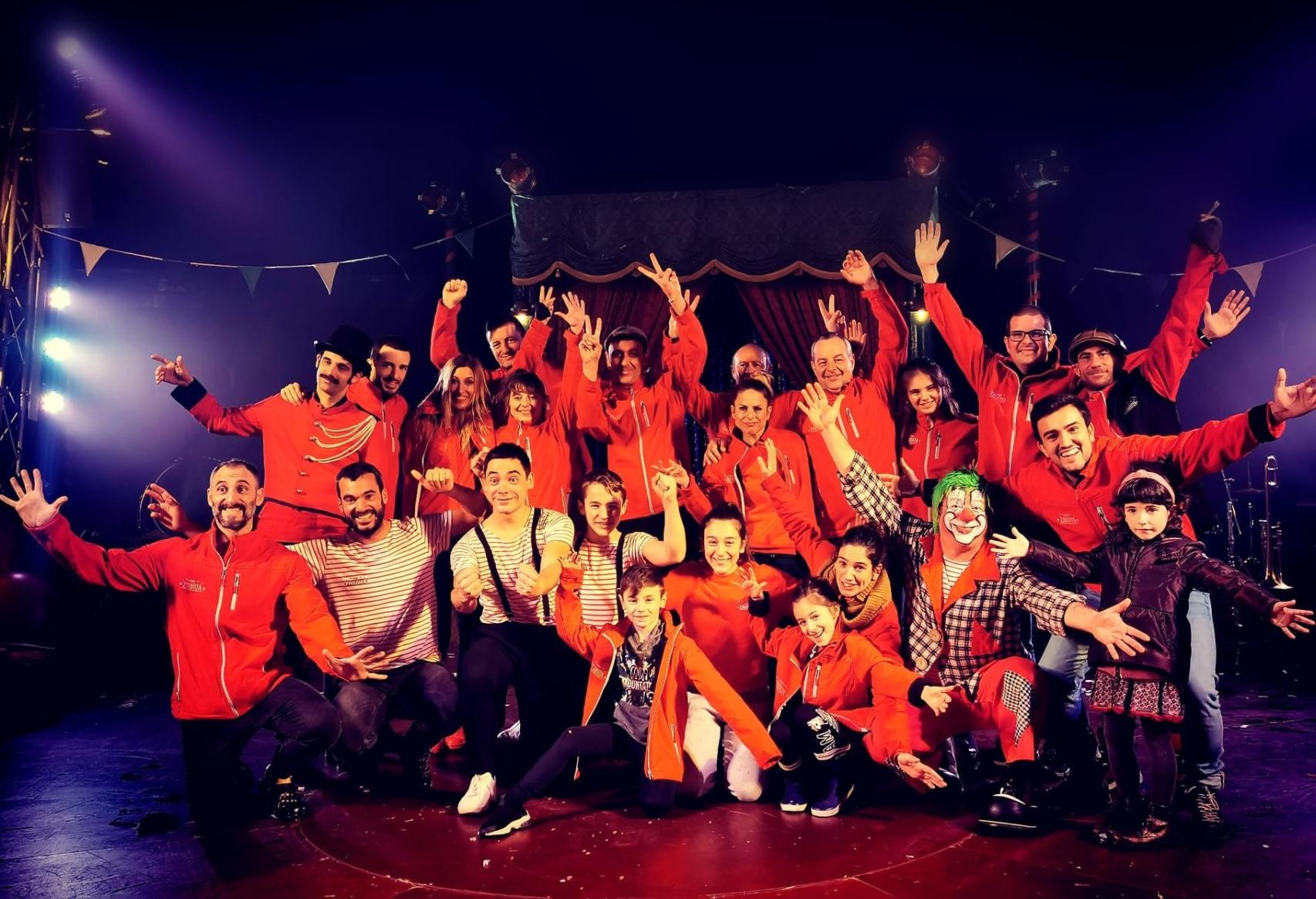 Los artistas del circo en euskera, en una foto promocional.
